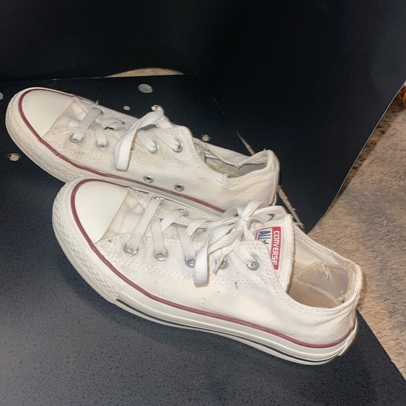 White low-top converse - Picture 2 of 4